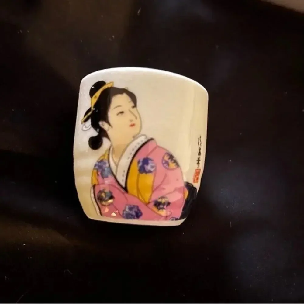 Set of 5 vintage hand-painted geisha style sake cups with the box.0